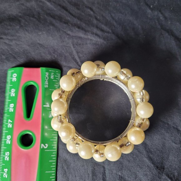 Pearl and Metal Napkin Rings Holders - Set of 4 - Picture 4 of 4